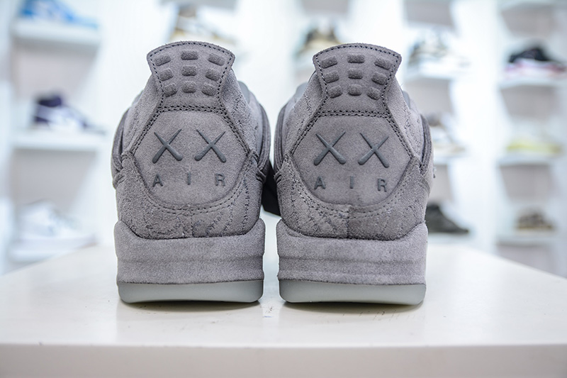 Zapatillas Nike Jordan 4 x Kaws grises - Imagen 9