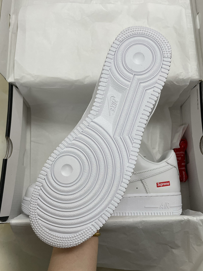Zapatillas Supreme x Nike Air Force 1 Low - Imagen 10