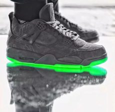 Zapatillas Nike Jordan 4 x Kaws grises