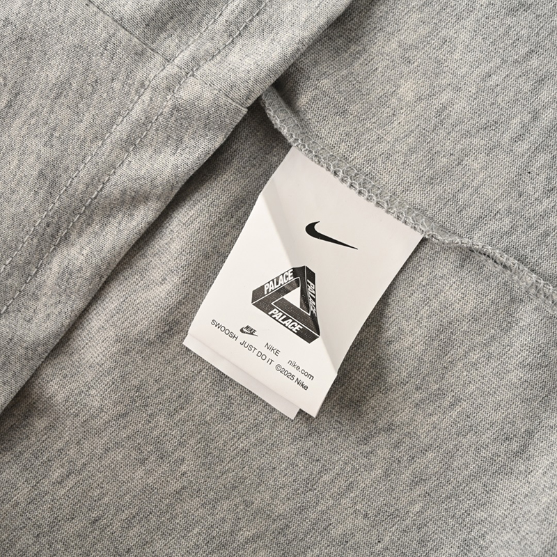 Camiseta Palace x Nike Tri Swoosh Compra uno y llévate otro gratis - Imagen 15